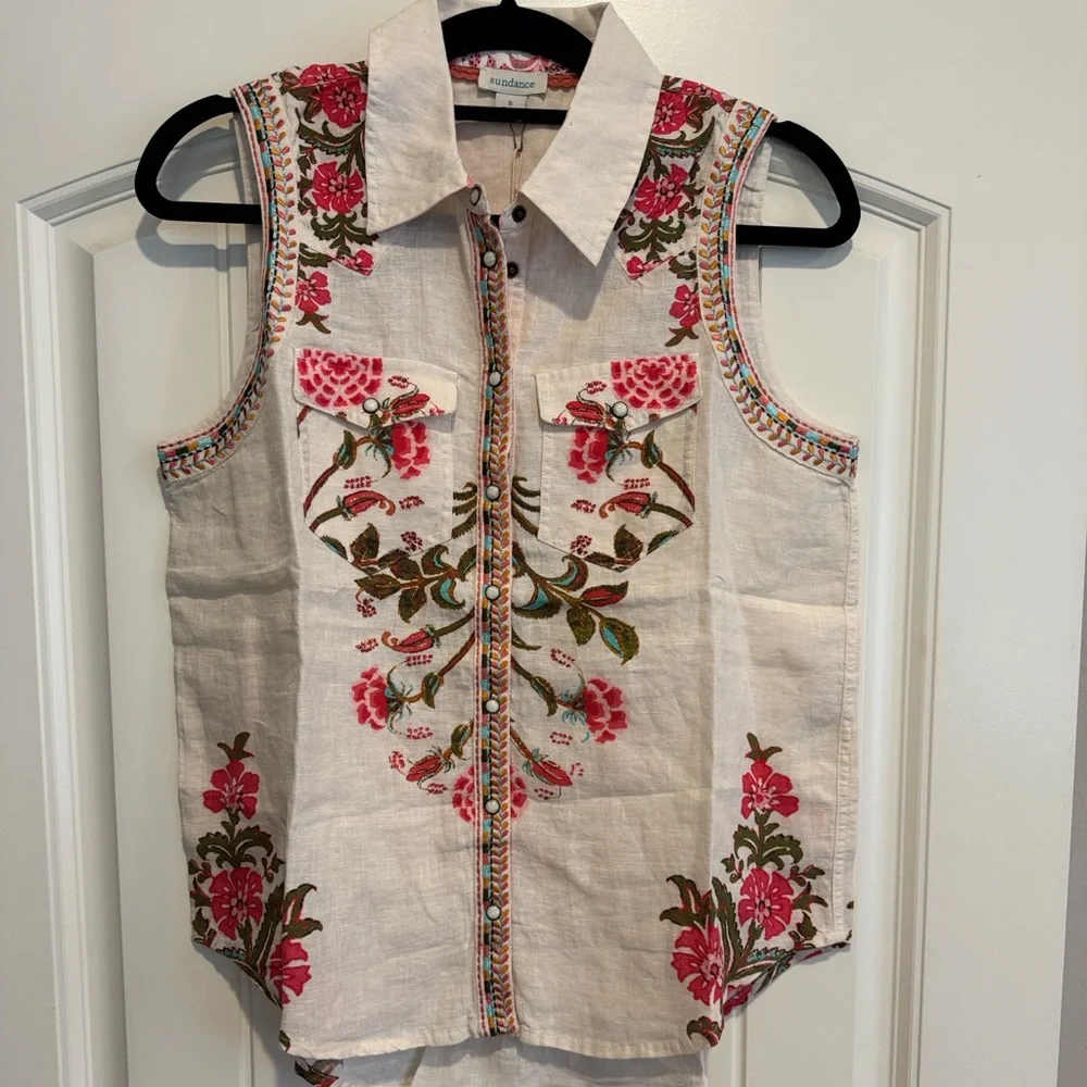 Floral Embroidered Sleeveless Top - Picture 3 of 3